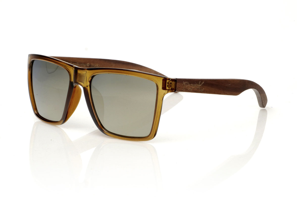 Gafas de Madera Natural de Walnut RUN KHAKI. Las gafas de sol RUN KHAKI están diseñadas para quienes buscan una combinación de funcionalidad y estilo. Con una montura más grande en un sugerente verde kaki brillo satinado, estas gafas ofrecen una presencia audaz y masculina. Las varillas de madera de Nogal no solo añaden un toque elegante, sino que también garantizan durabilidad y comodidad. Ya sea para aventuras al aire libre o para el día a día en la ciudad, las RUN KHAKI se adaptan perfectamente a cualquier situación. Con una medida de 152x50mm y un calibre de 54, proporcionan una cobertura excelente y protección total contra el sol. Dale a tu mirada un impulso de confianza con estas gafas robustas y estilosas. Venta al Por Mayor y Detalle | Root Sunglasses® 